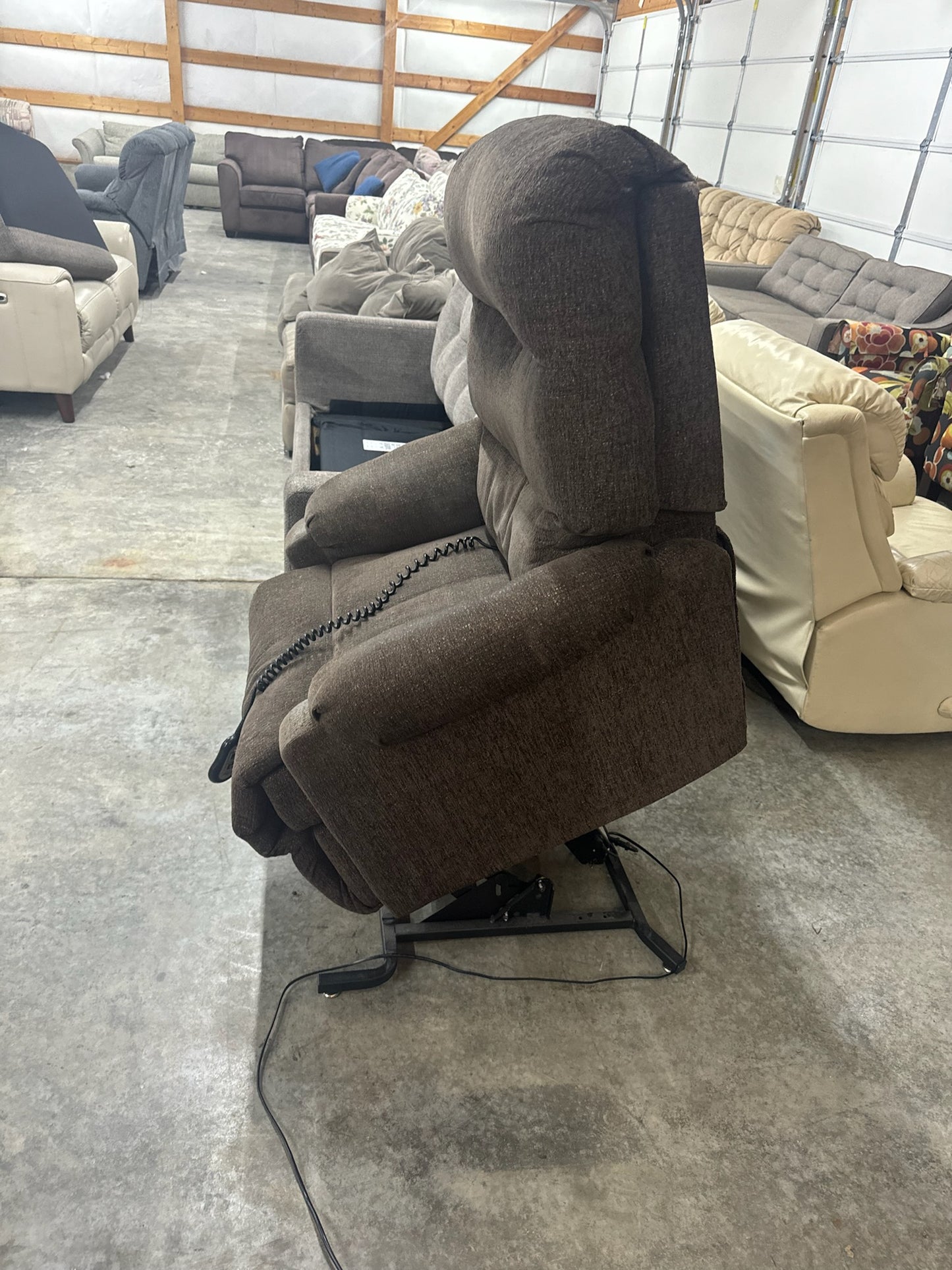 Zero Gravity Electric Reclining Chair (WE DELIVER)