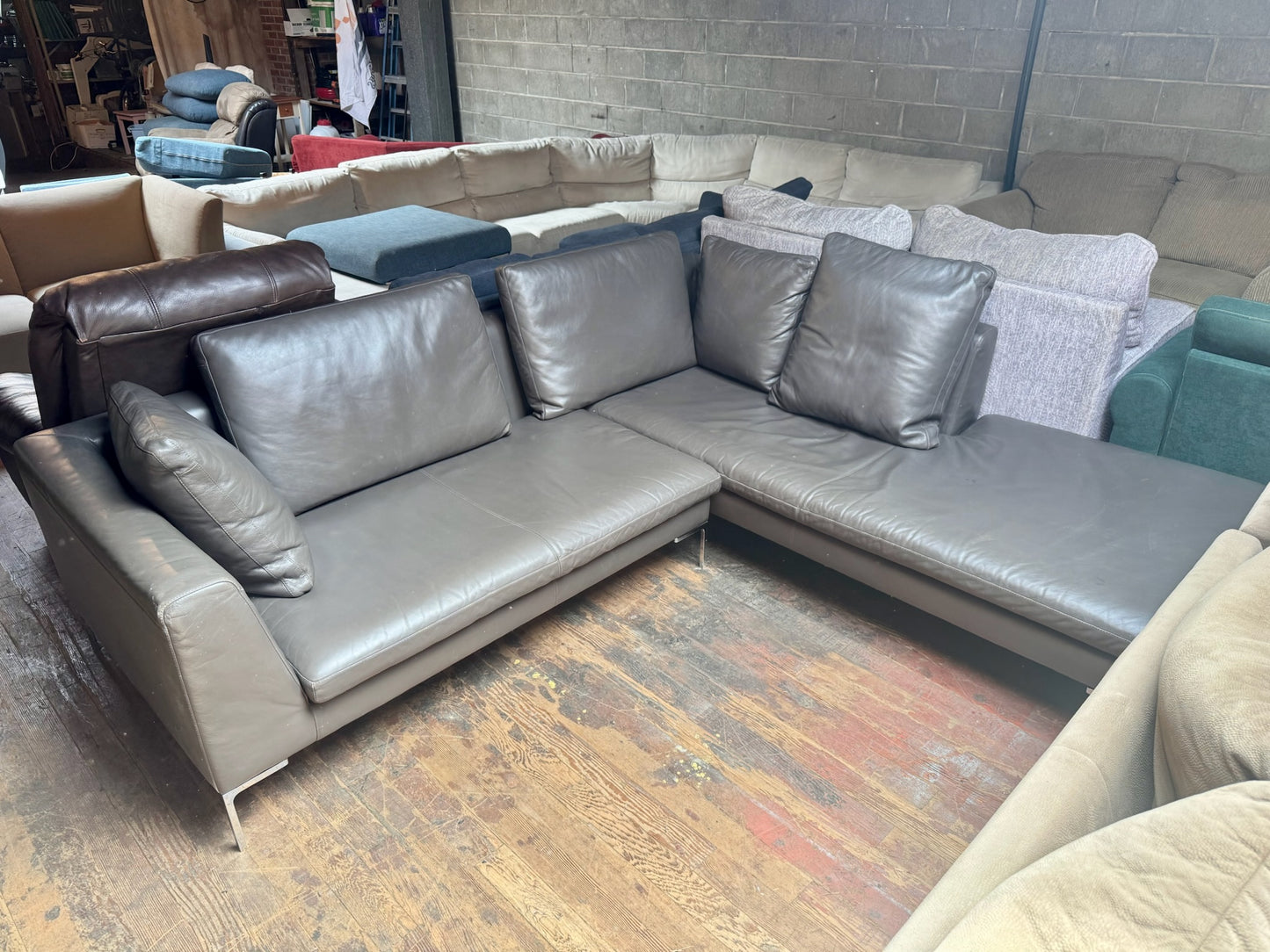 Leather Sectional Couch (WE DELIVER)