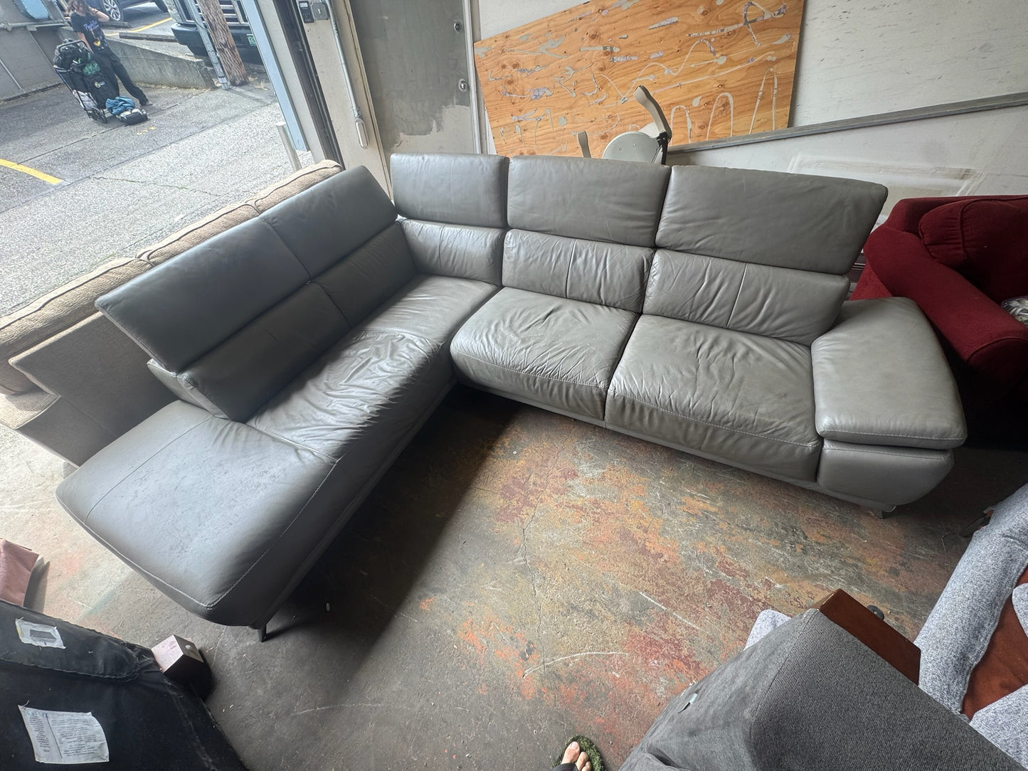 Leather Sectional Couch (DELIVERY OFFERED)