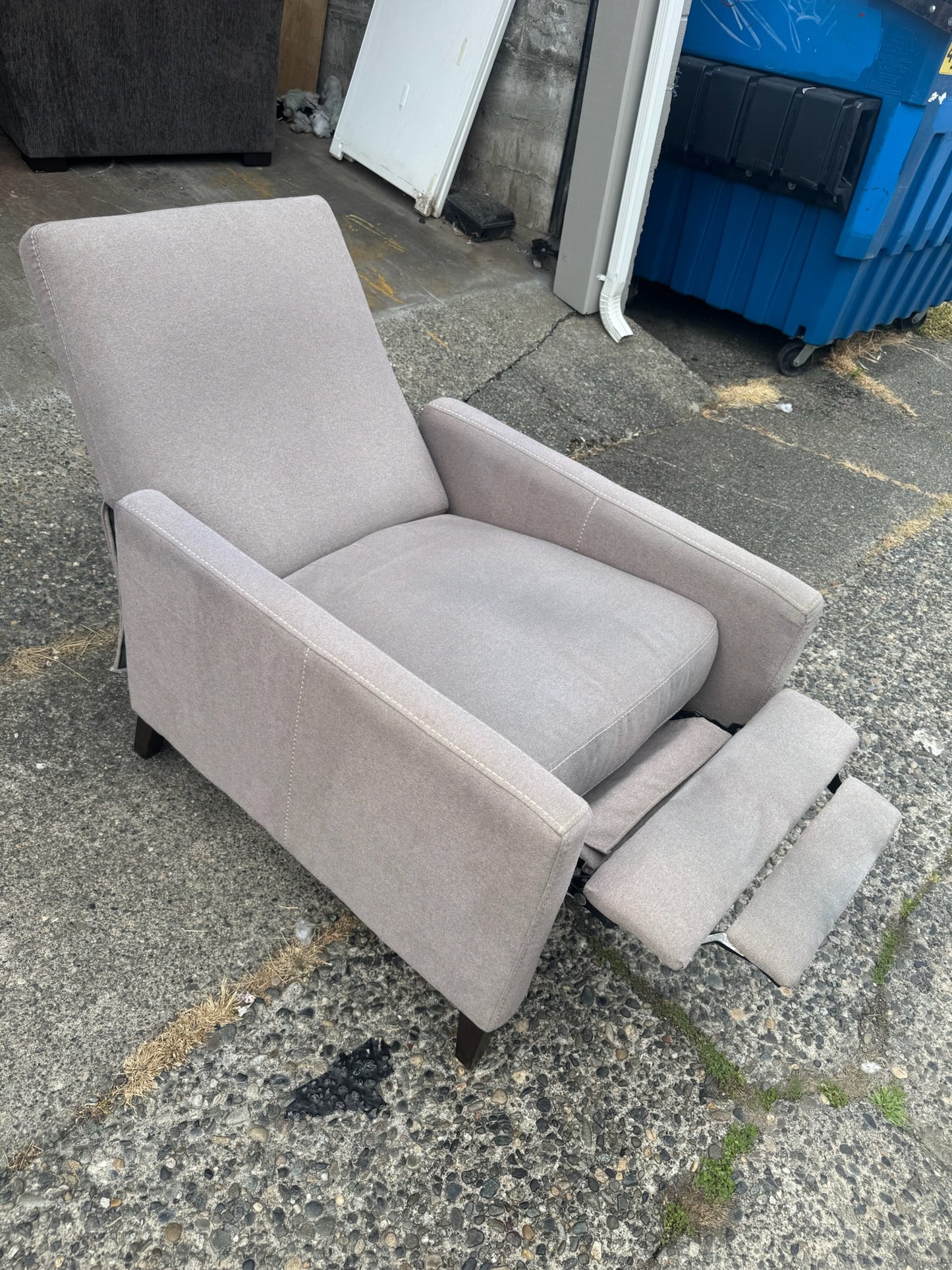 Reclining Chair (DELIVERY OFFERED)