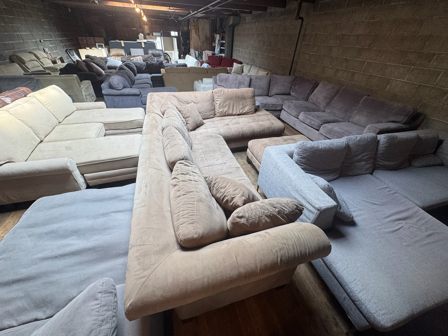 Sectional Couch (DELIVER OFFERED)