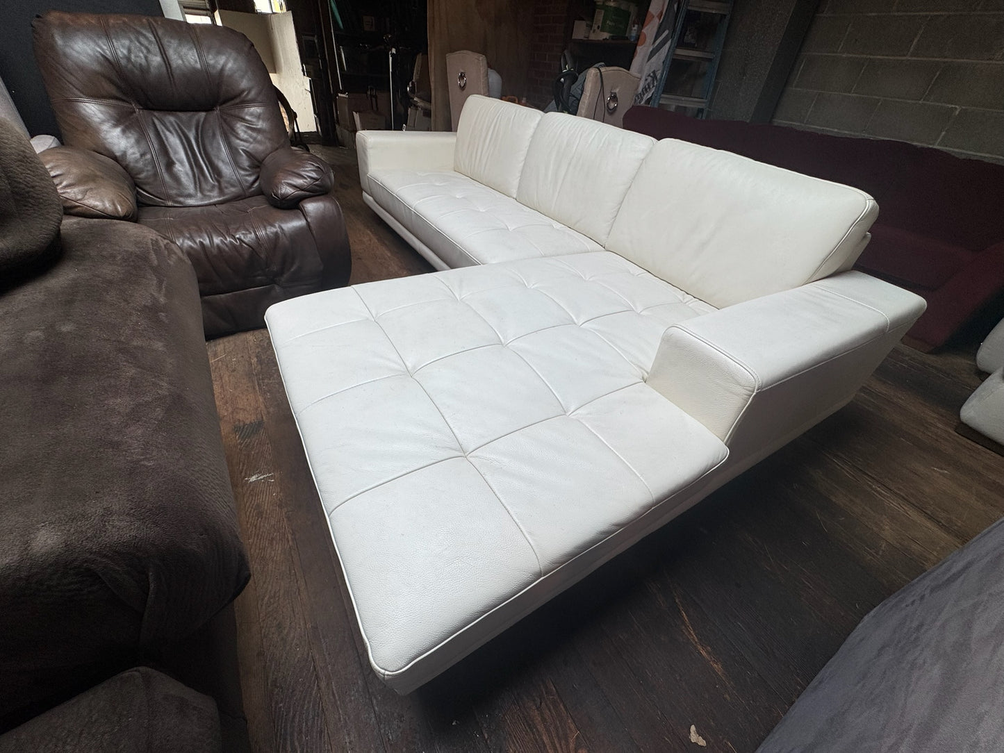 Sectional Couch (DELIVER OFFERED)