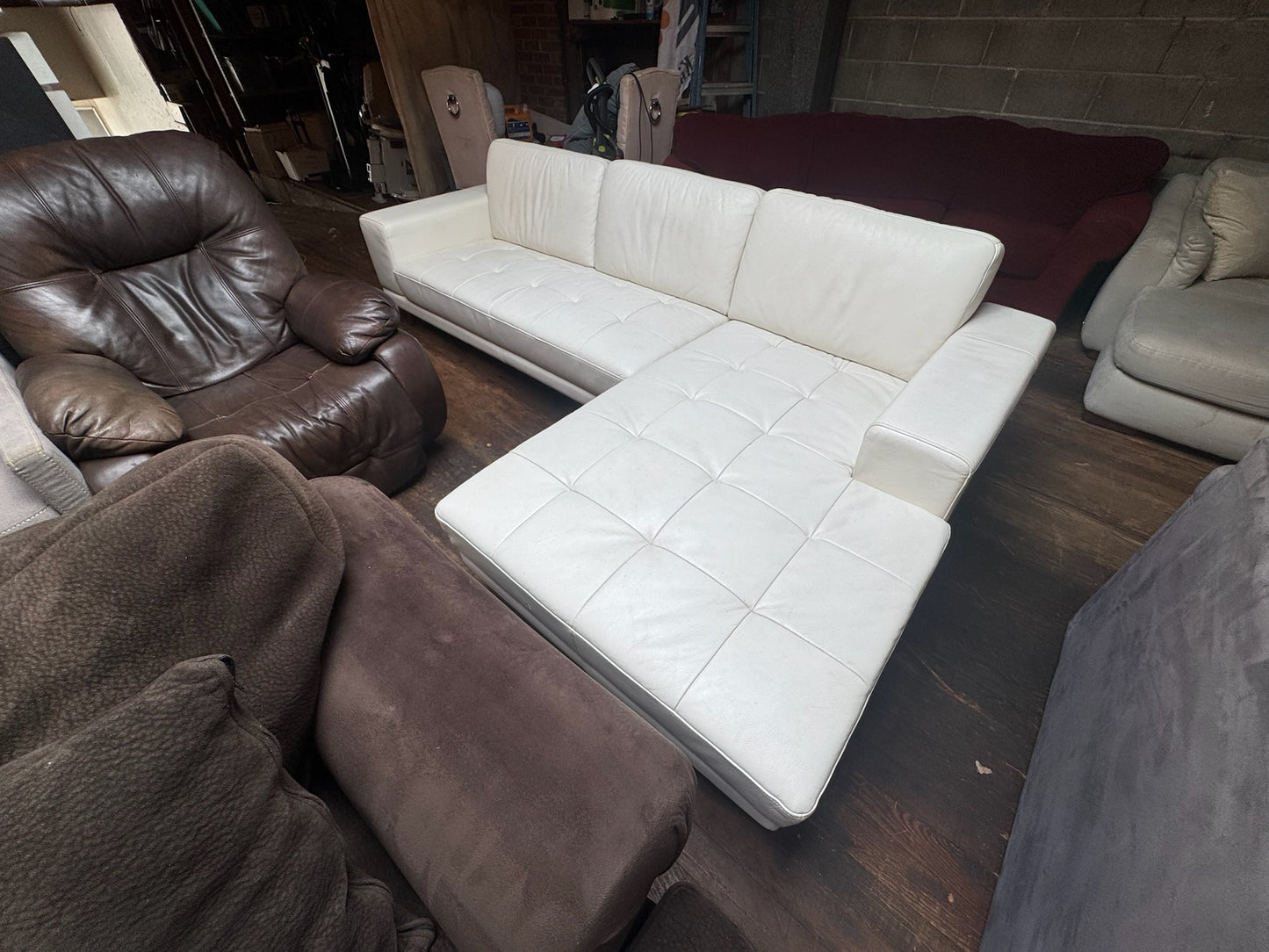 Sectional Couch (DELIVER OFFERED)