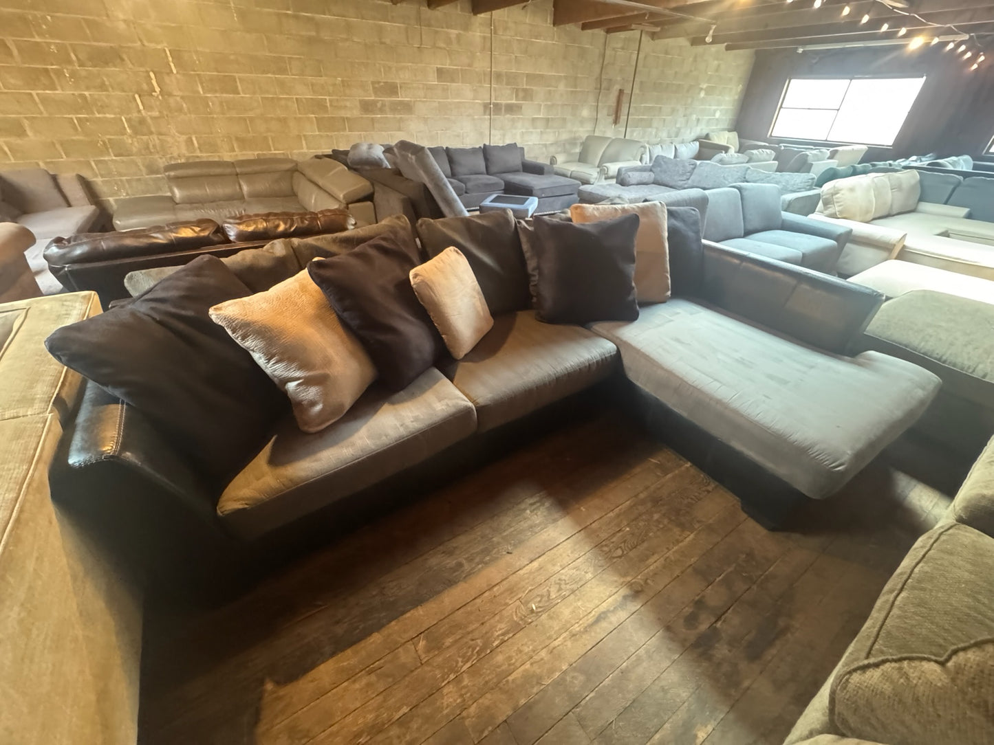 Sectional Couch (DELIVER OFFERED)