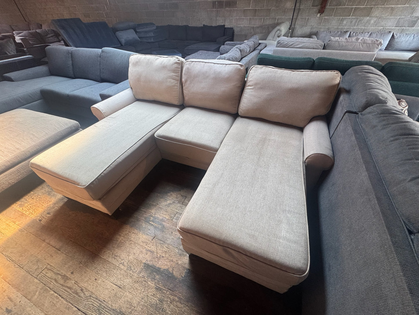 Sectional Couch (DELIVER OFFERED)