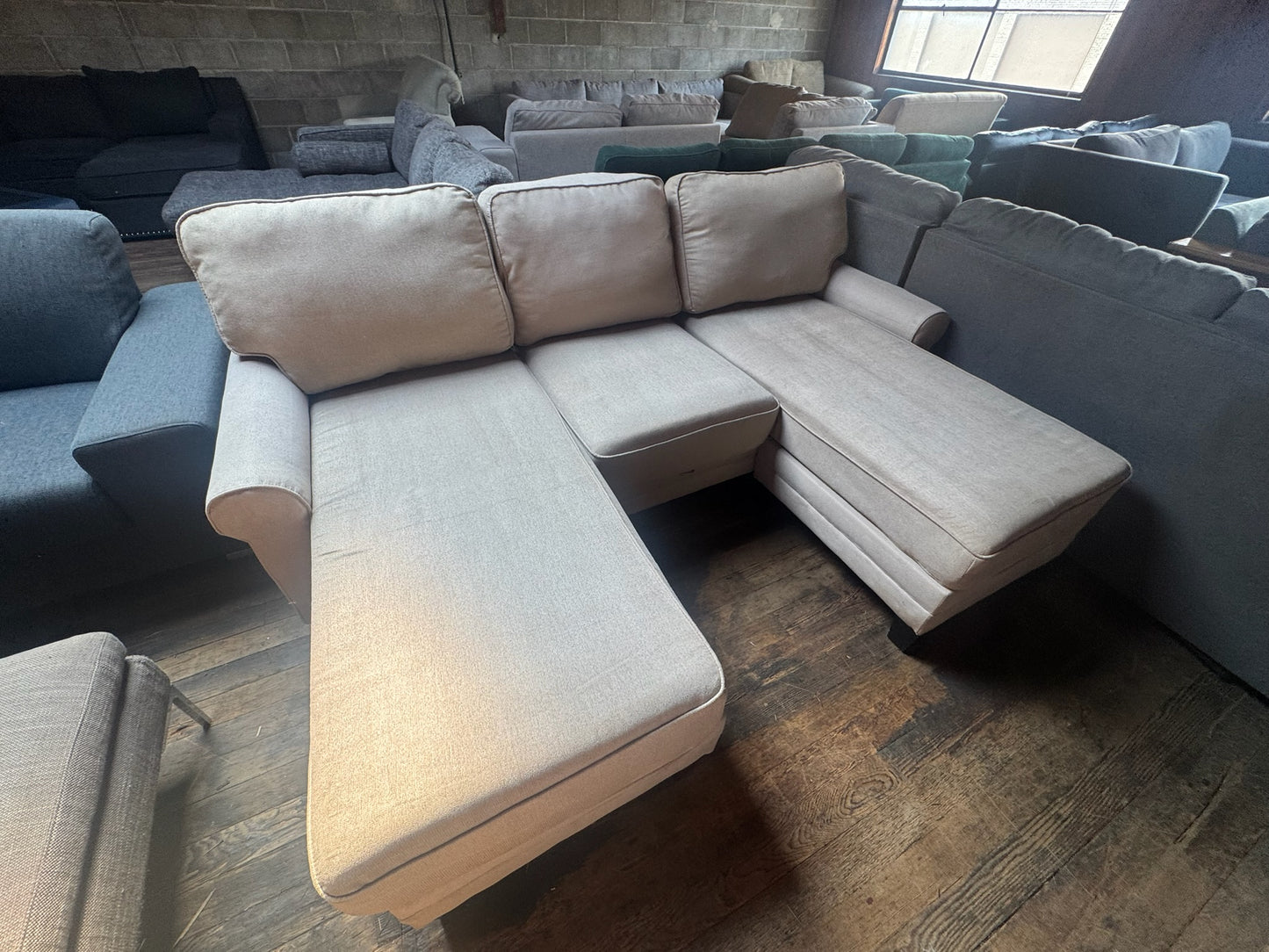 Sectional Couch (DELIVER OFFERED)