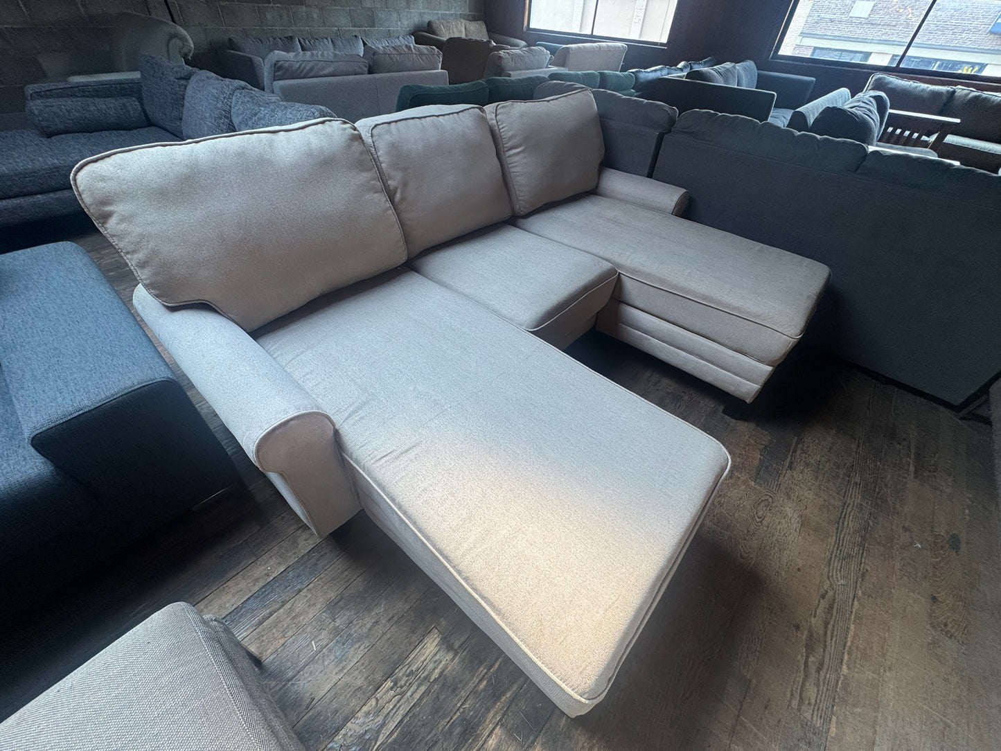 Sectional Couch (DELIVER OFFERED)