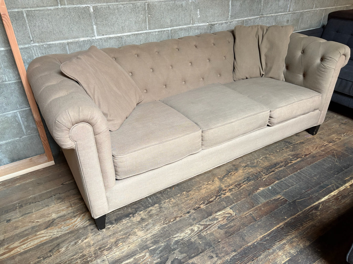 Couch (DELIVERY OFFERED)