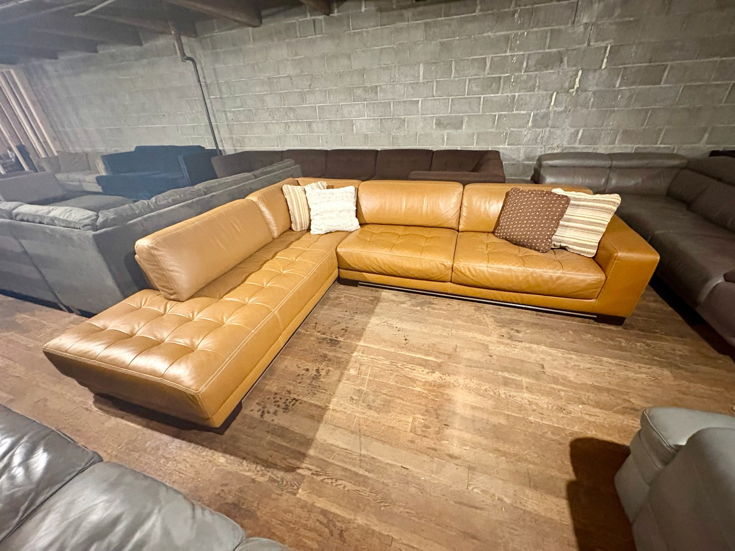 Leather Sectional Couch (DELIVERY OFFERED)