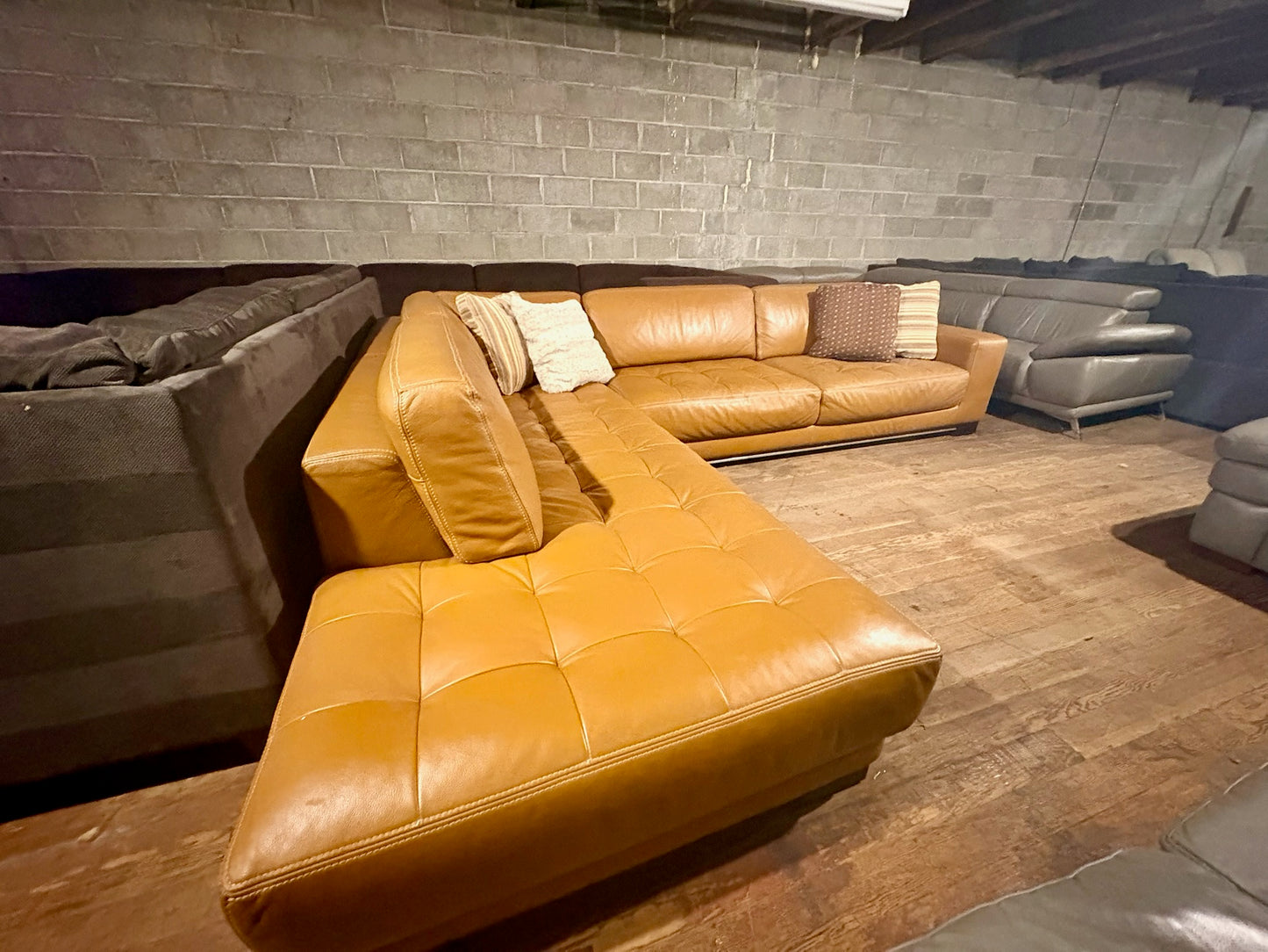 Leather Sectional Couch (DELIVERY OFFERED)
