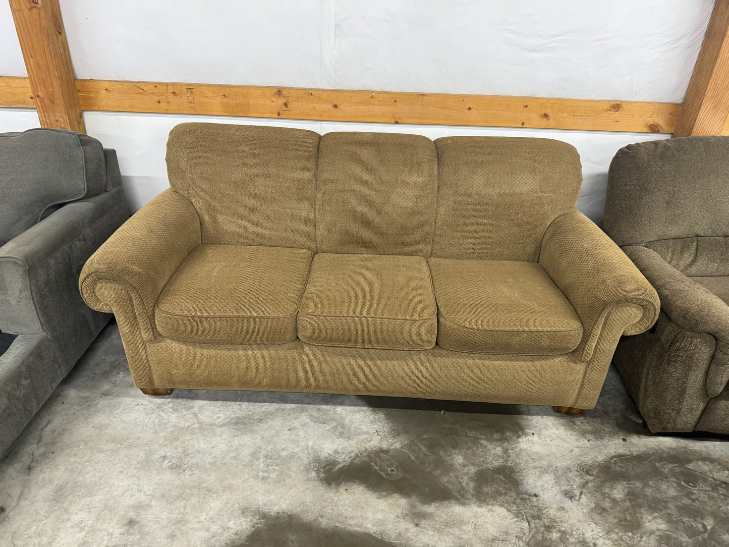 Couch (WE DELIVER)