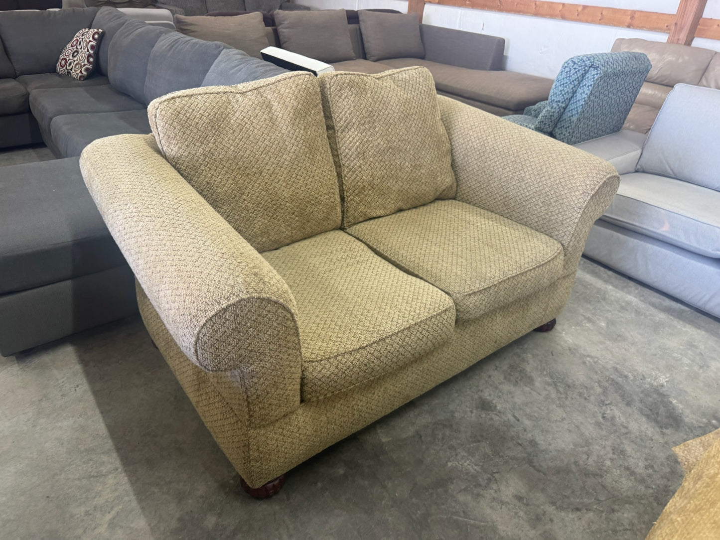 Couch (DELIVERY OFFERED)