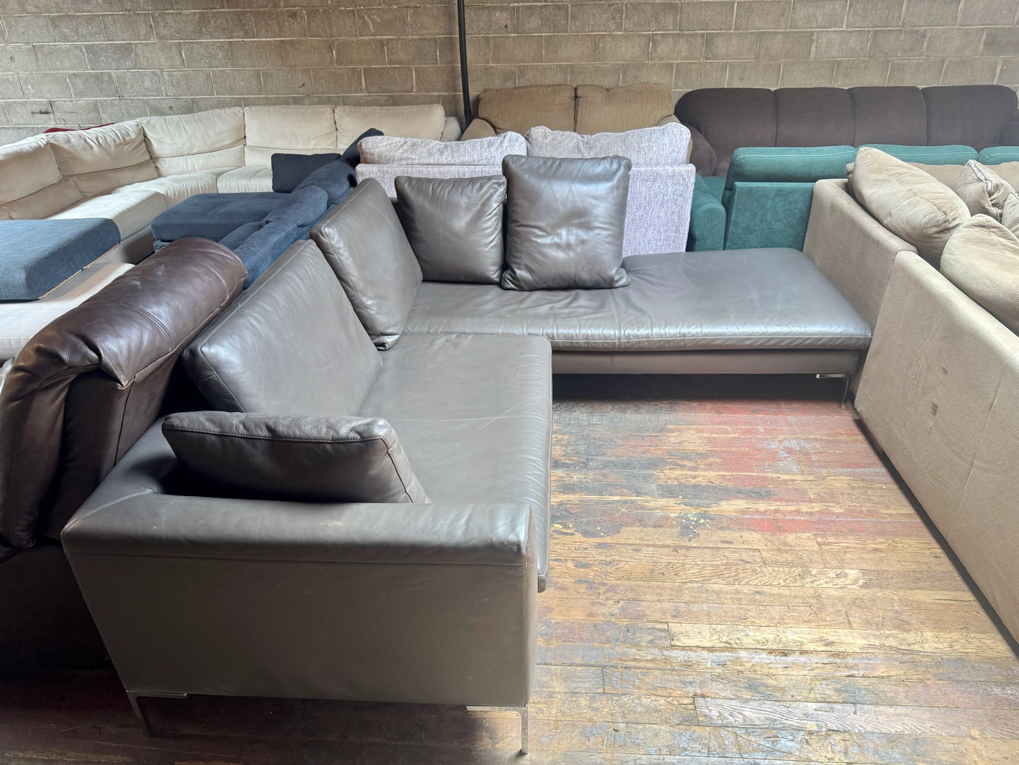 Leather Sectional Couch (WE DELIVER)