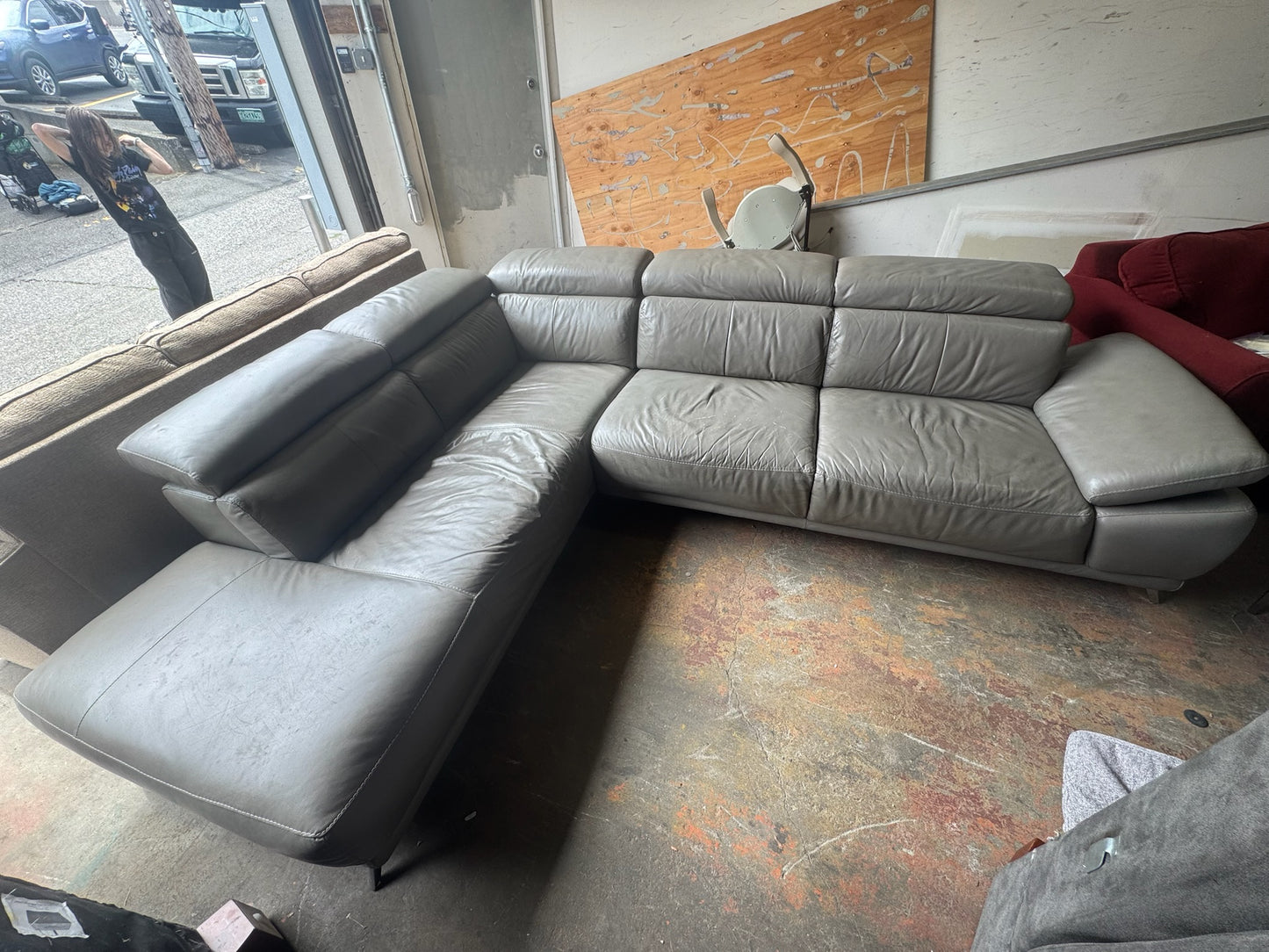 Leather Sectional Couch (DELIVERY OFFERED)