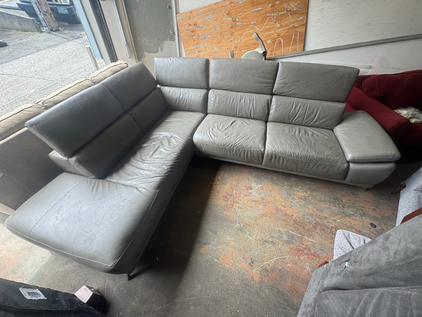 Leather Sectional Couch (DELIVERY OFFERED)