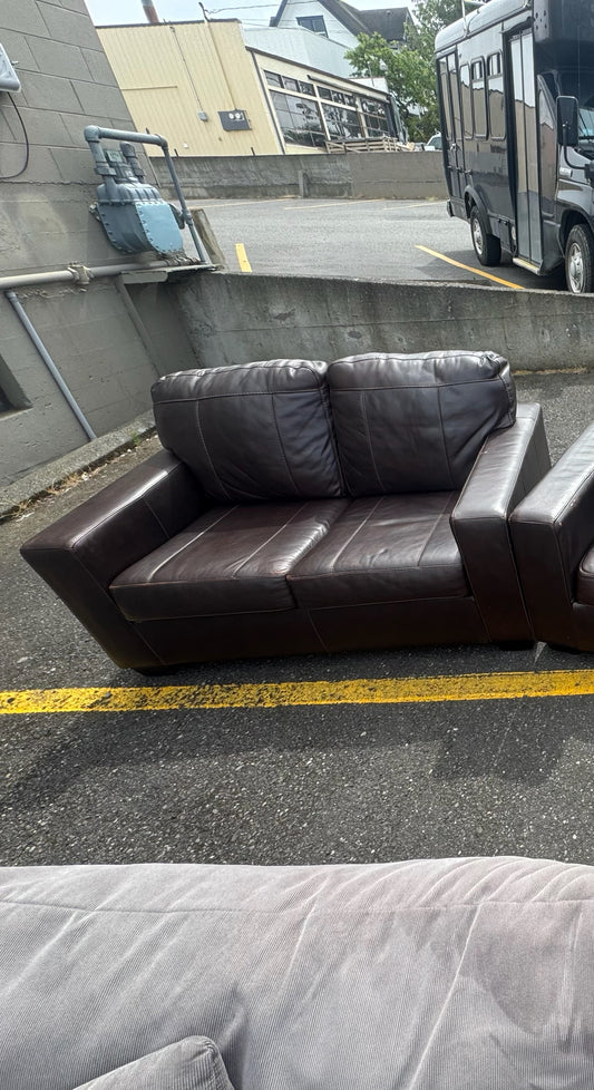 Couch (DELIVER OFFERED)