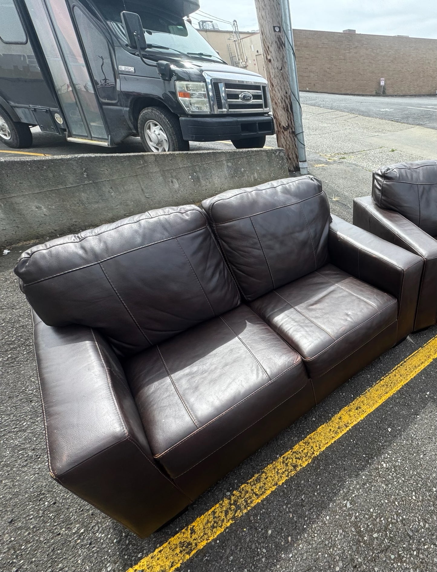 Couch (DELIVER OFFERED)