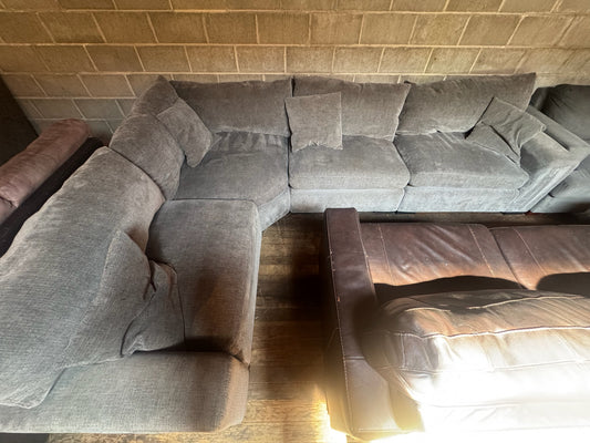 Sectional Couch (WE DELIVER)
