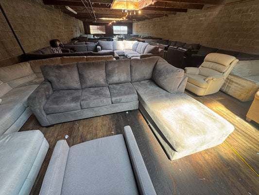 Sectional Couch (WE DELIVER)