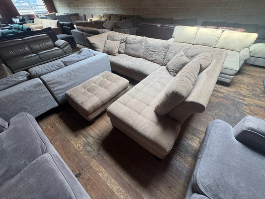 Sectional Couch (DELIVER OFFERED)