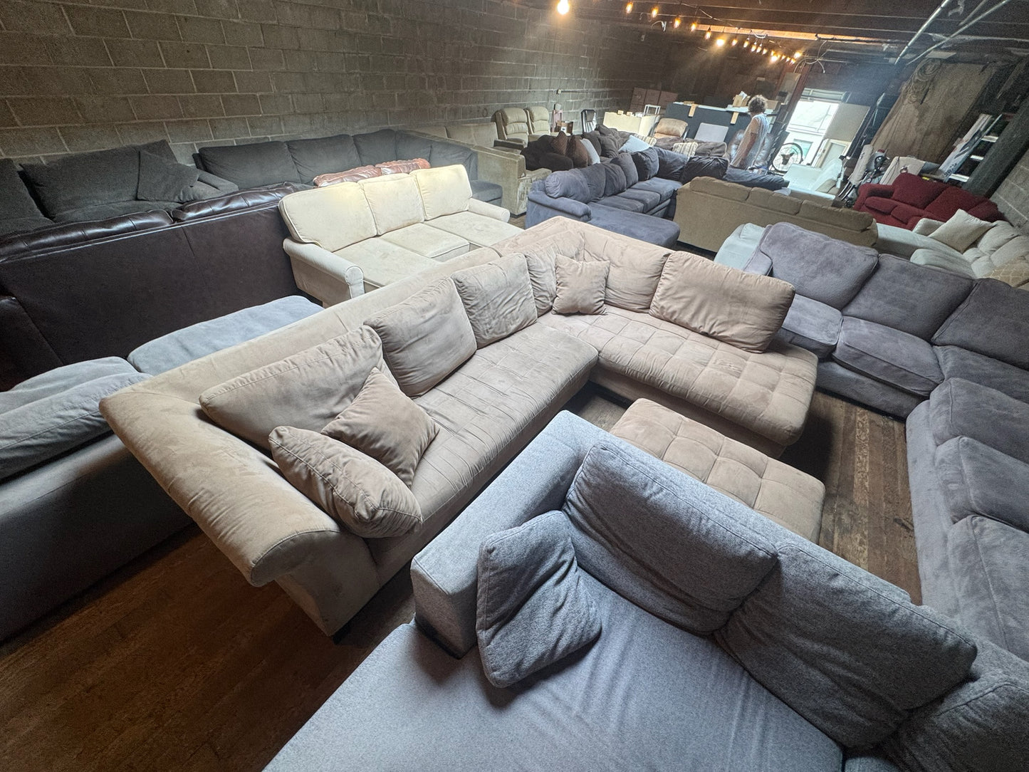 Sectional Couch (DELIVER OFFERED)