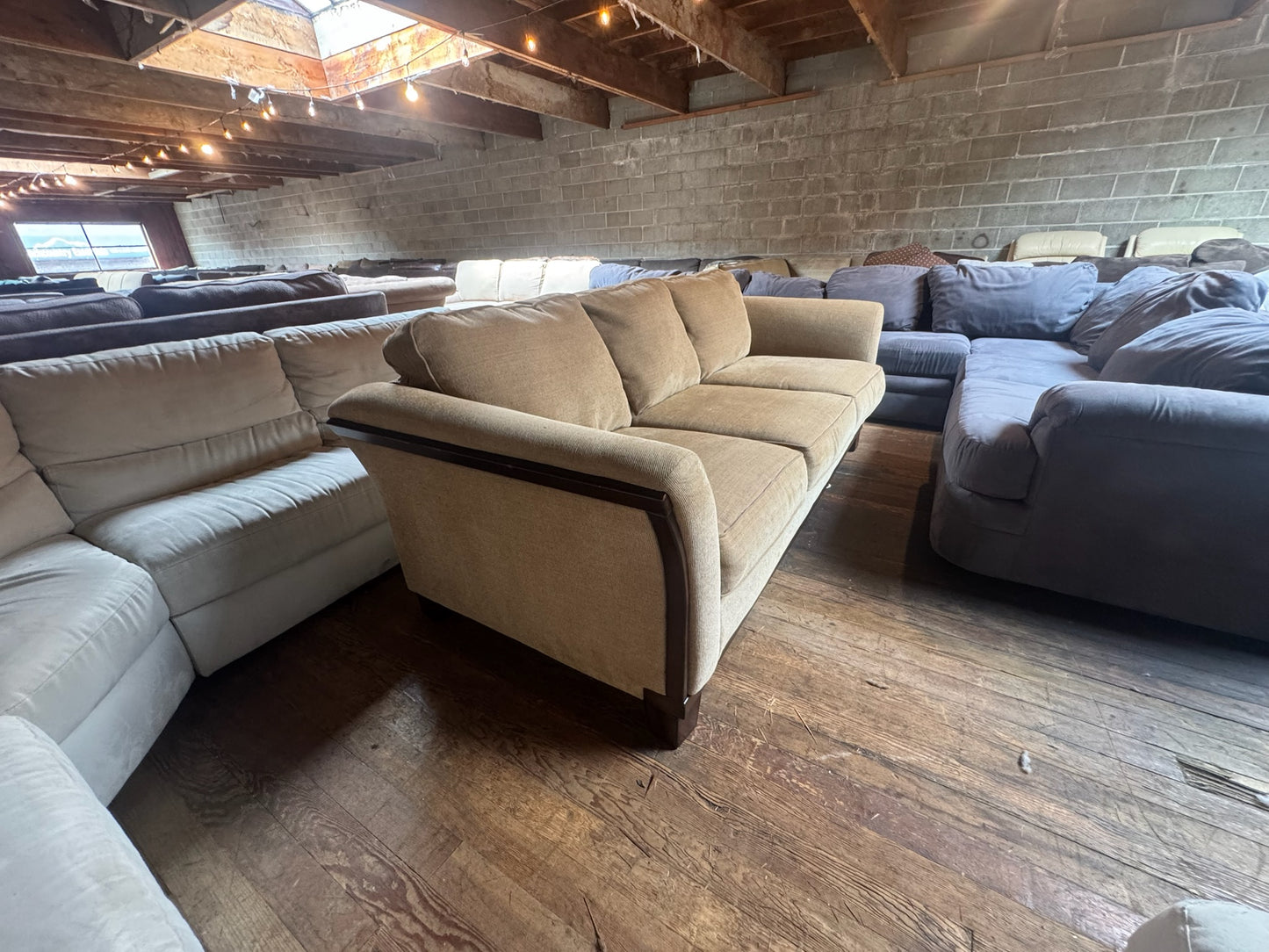 Couch (DELIVER OFFERED)