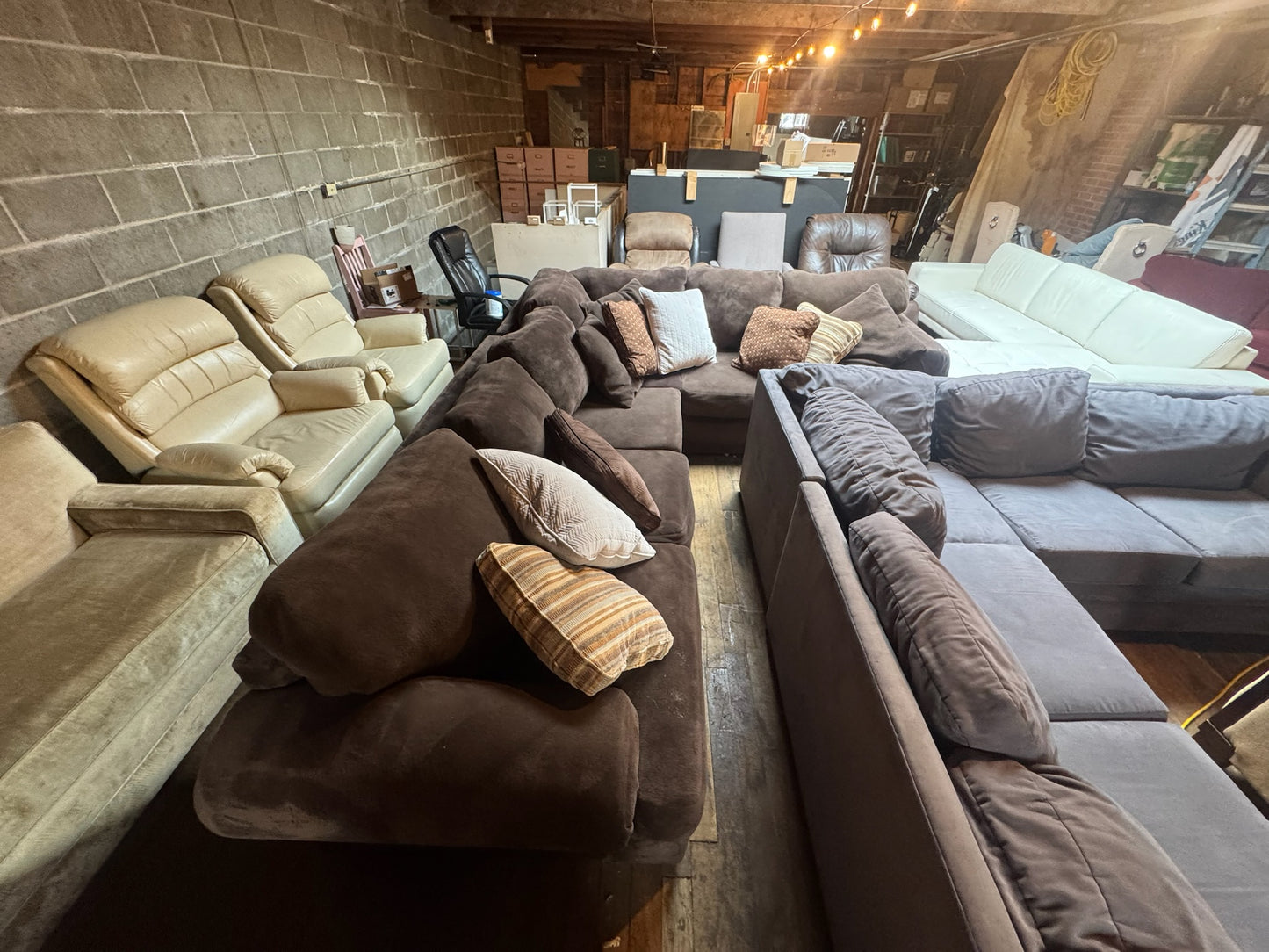 Sectional Couch (DELIVER OFFERED)