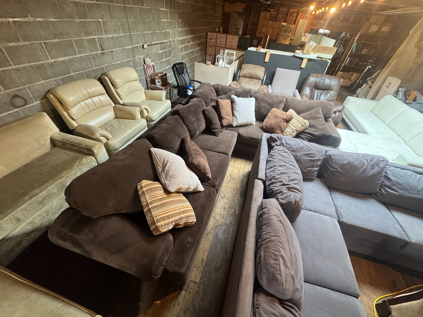 Sectional Couch (DELIVER OFFERED)
