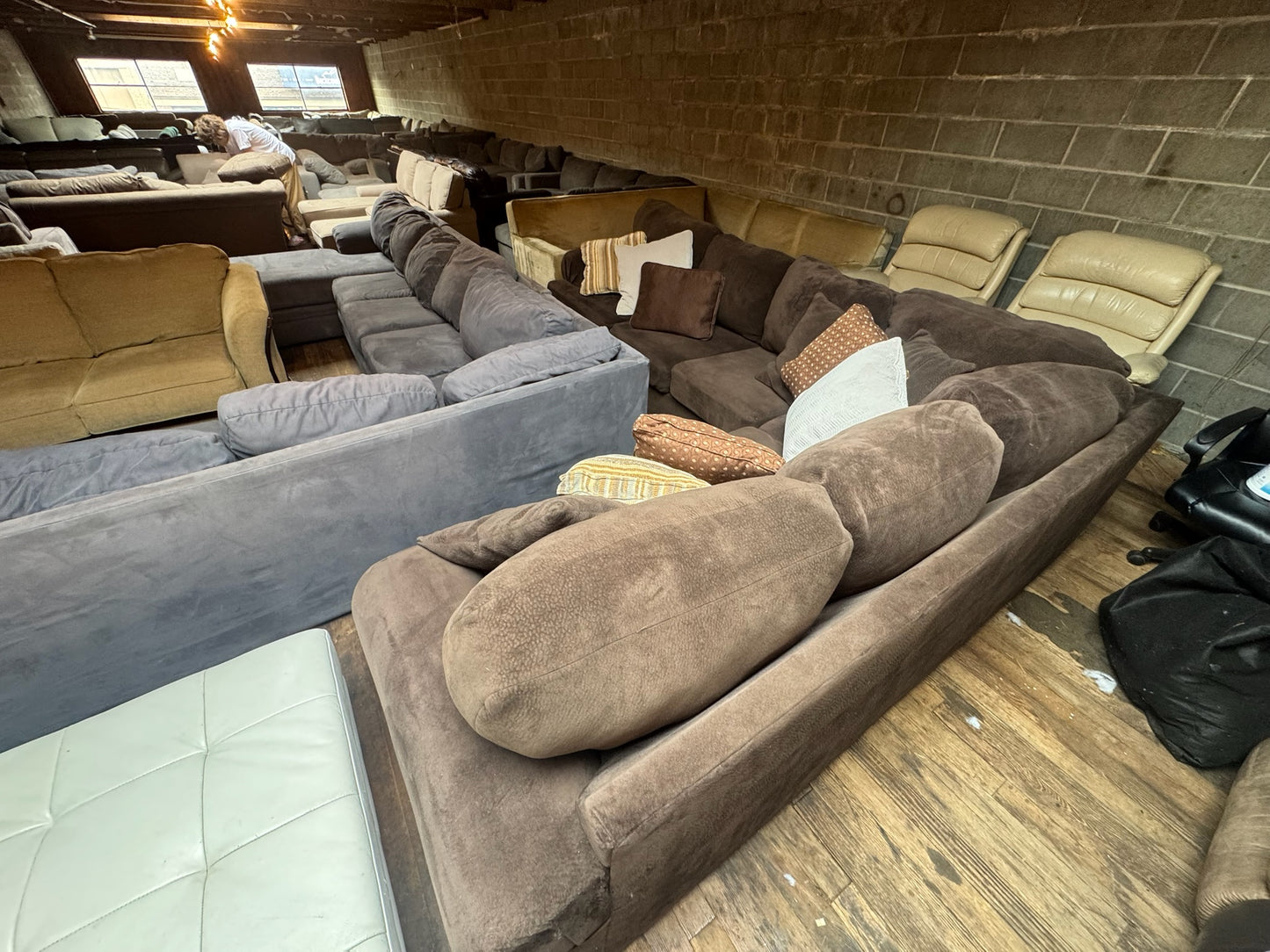 Sectional Couch (DELIVER OFFERED)
