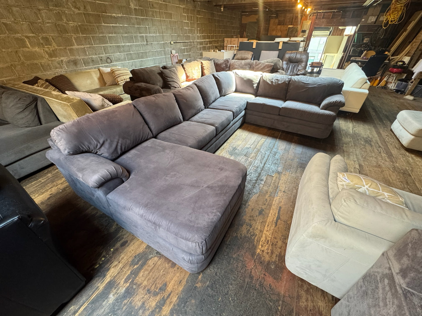 Wrap Around Sectional Couch (DELIVER OFFERED)