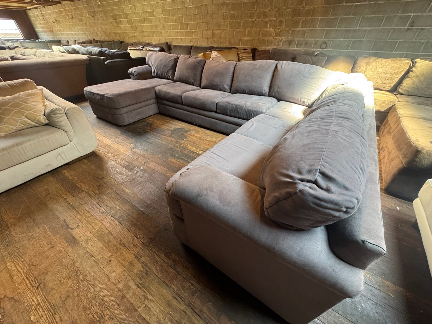 Wrap Around Sectional Couch (DELIVER OFFERED)
