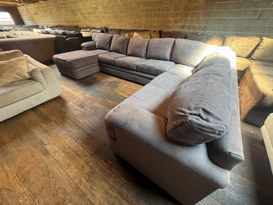 Wrap Around Sectional Couch (DELIVER OFFERED)
