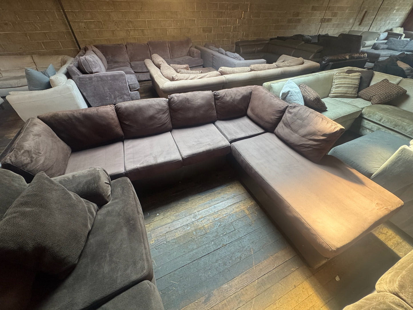 Sectional Couch (DELIVER OFFERED)