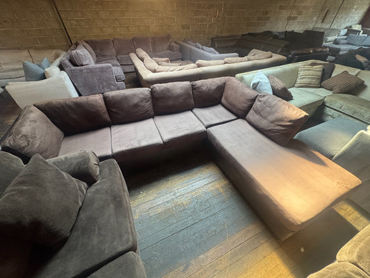 Sectional Couch (DELIVER OFFERED)