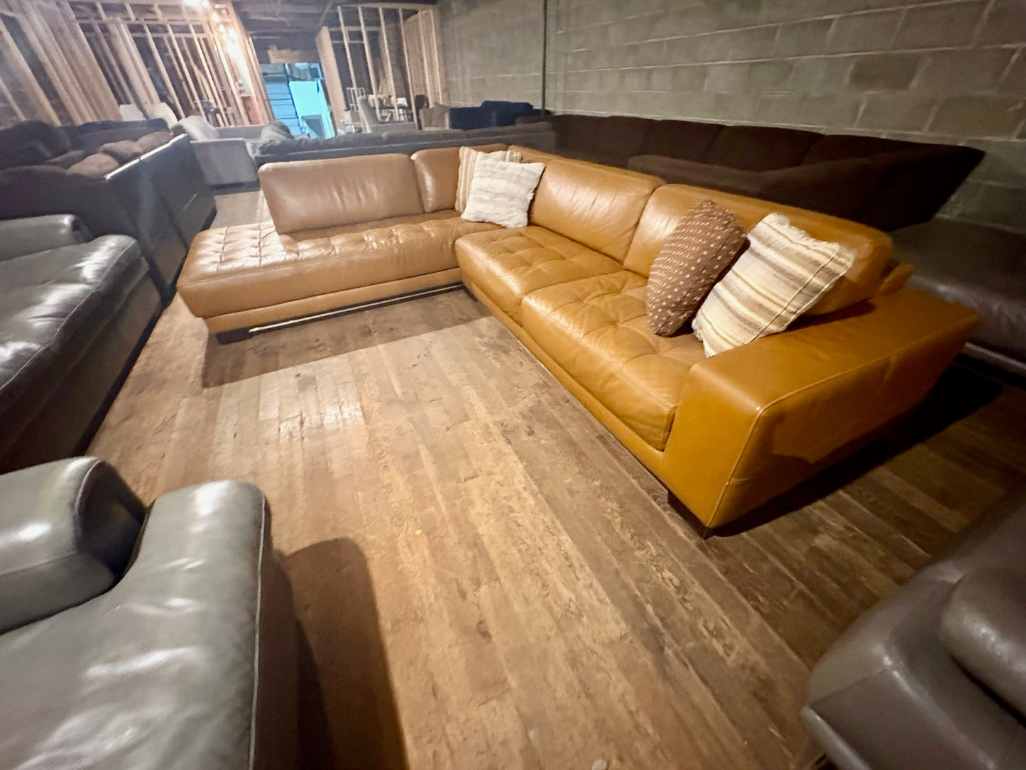 Leather Sectional Couch (DELIVERY OFFERED)