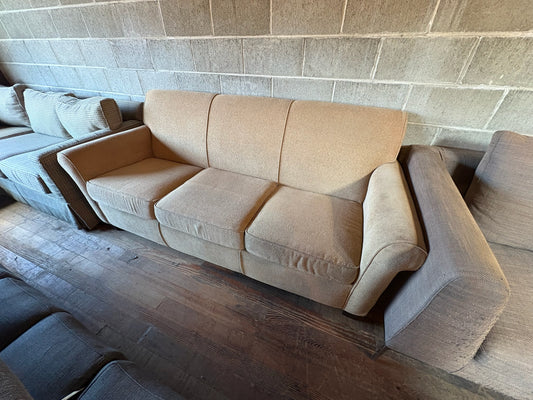 Flexsteele Neutral Tan Sofa – Supportive Cushions, Everyday Durable (WE DELIVER & HAUL AWAY)