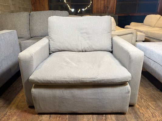 Chair (WE DELIVER & HAUL AWAY)