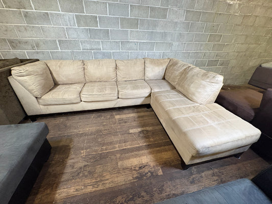 Classic Cream L-Shaped Sectional – Soft Cushions & Cozy Feel (WE DELIVER +WE HAUL OLD COUCHES AWAY)