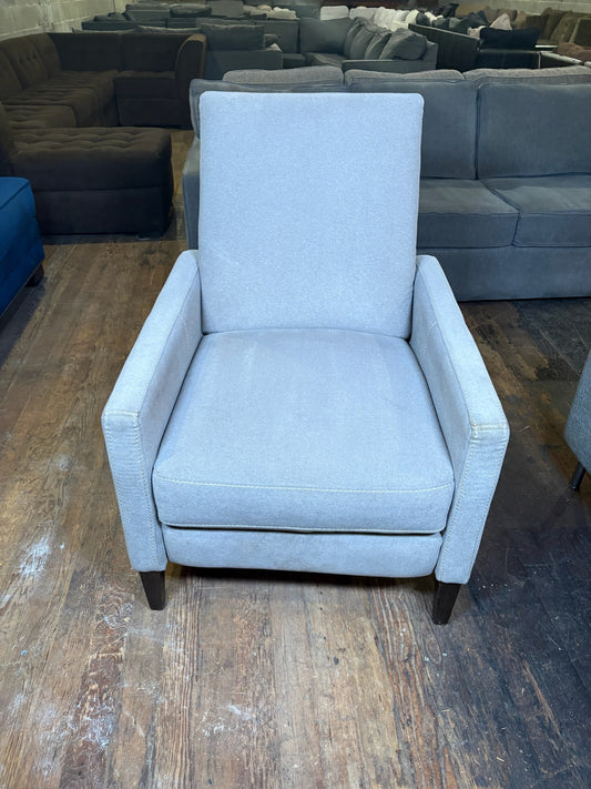 Reclining Chair (WE DELIVER & HAUL AWAY)