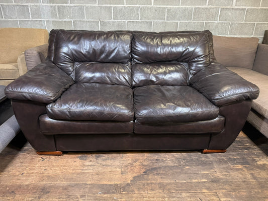 Brown Leather Loveseat – Deep Cushions & Classic Comfort (WE DELIVER & HAUL AWAY OLD COUCHES)