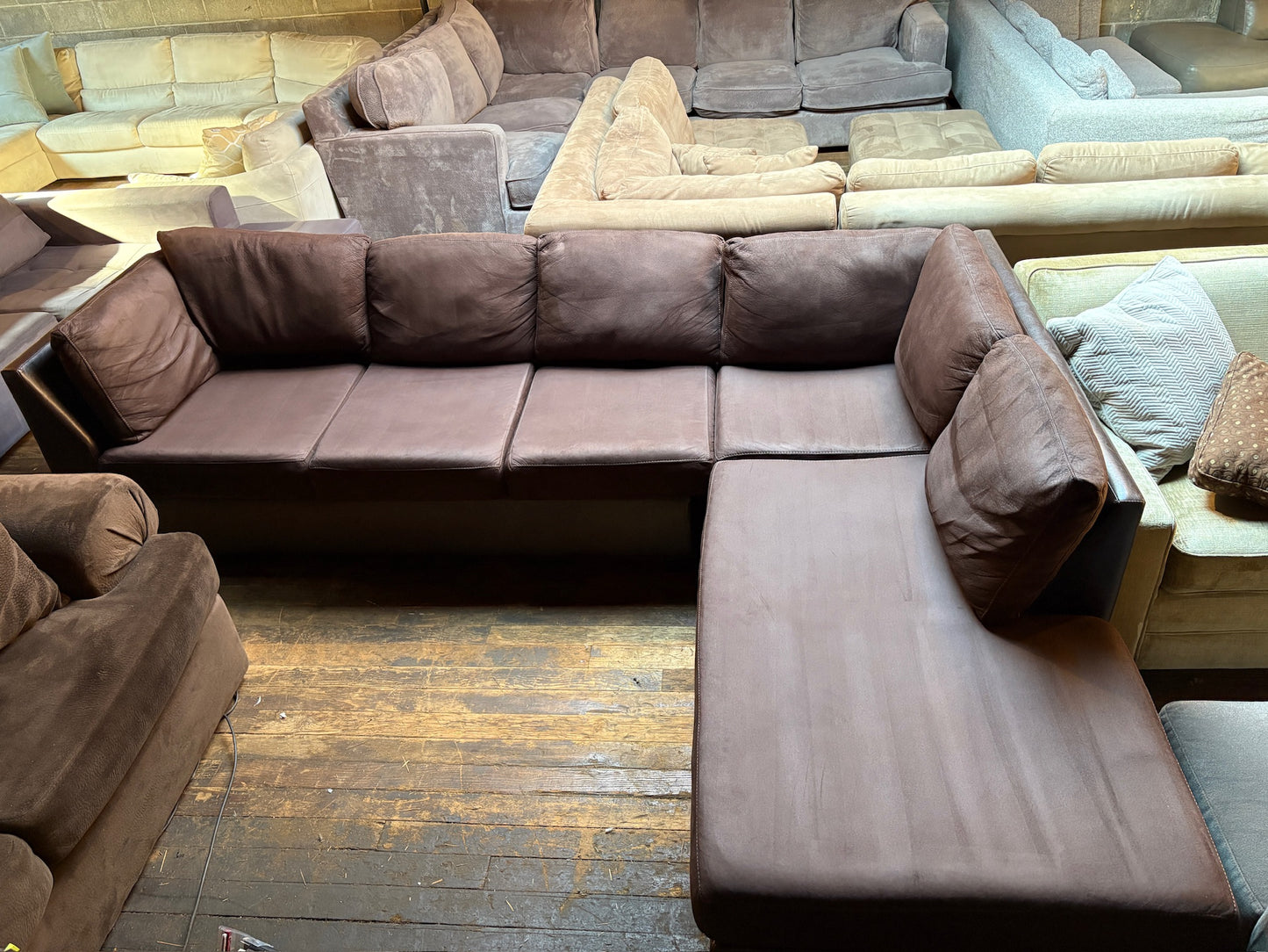 Sectional Couch (DELIVER OFFERED)