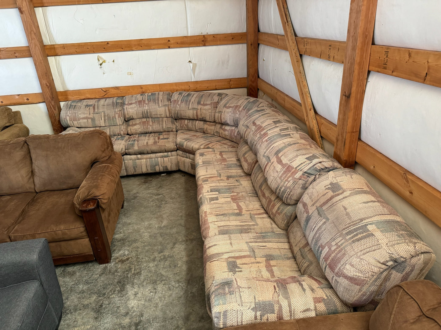 Sectional Couch (WE DELIVER)