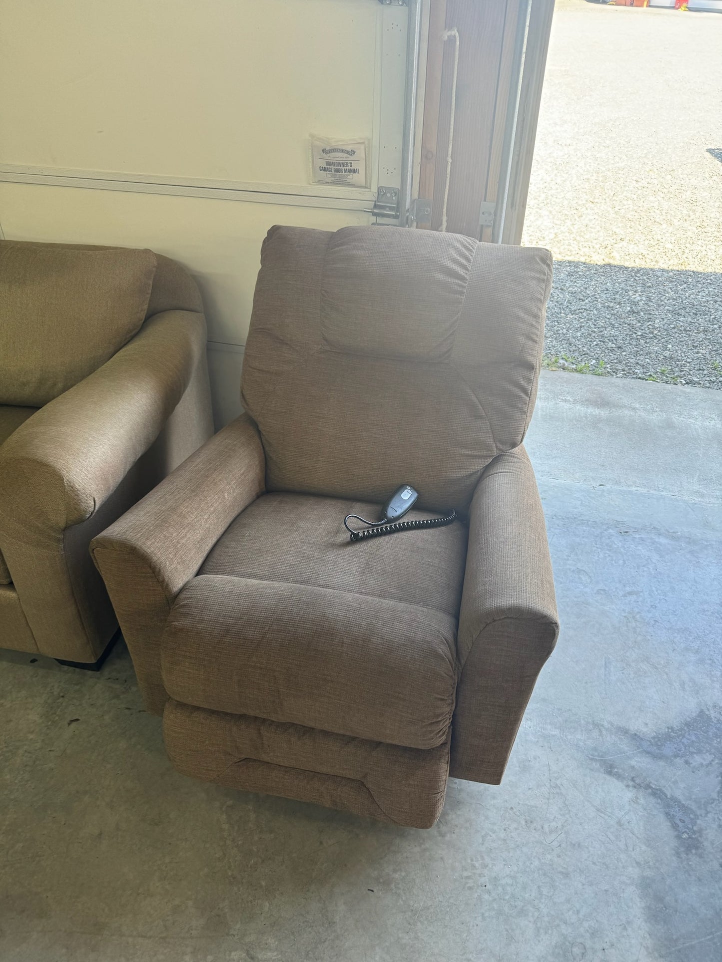 Electric Reclining Chair (WE DELIVER)