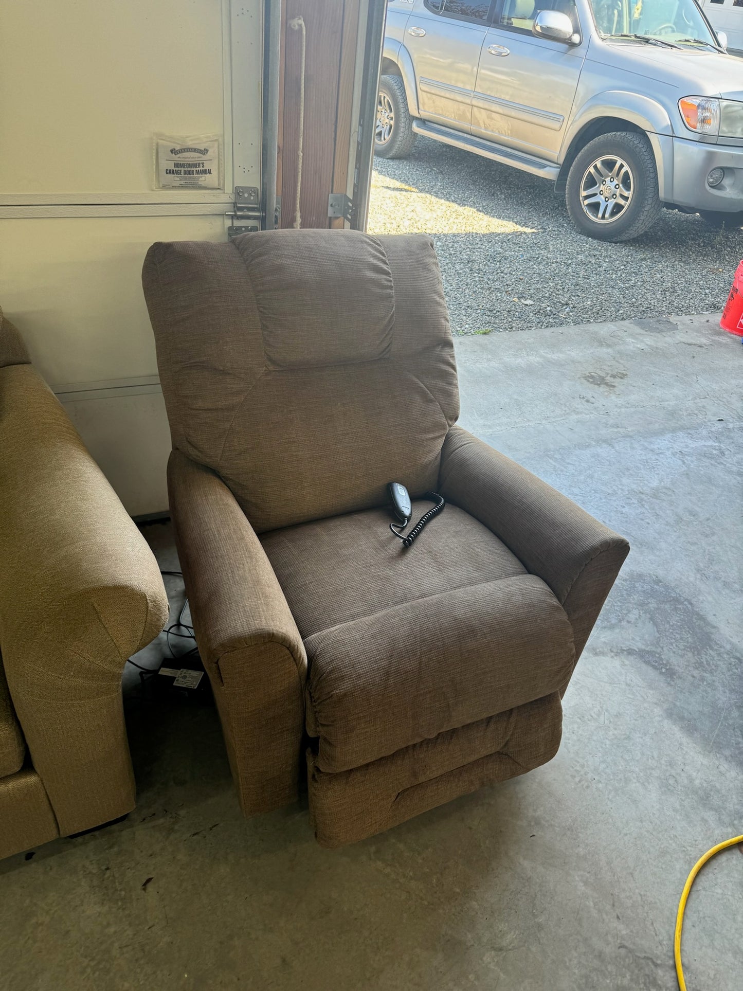 Electric Reclining Chair (WE DELIVER)