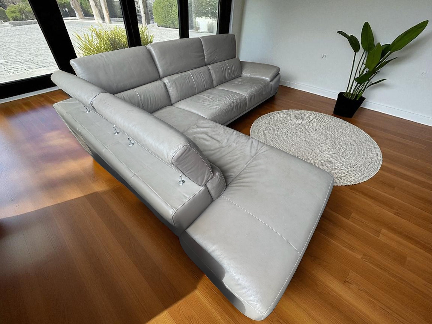 Leather Sectional Couch (WE DELIVER)